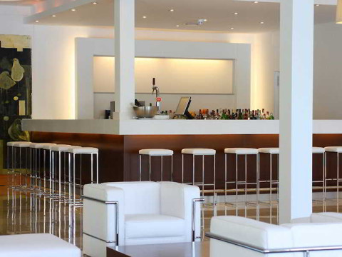Las Gaviotas Suites Hotel
