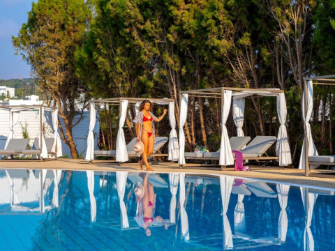 Hotel Leonardo Crystal Cove – Adults Only