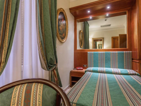 LUCE HOTEL