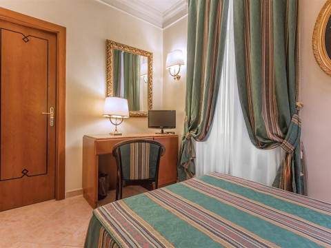 LUCE HOTEL