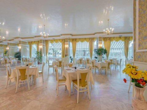 Hotel Mena Palace