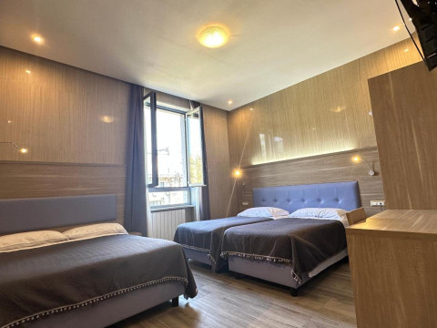 Hotel Midway