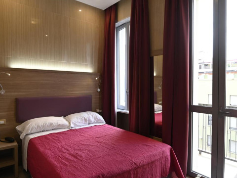 Hotel Midway