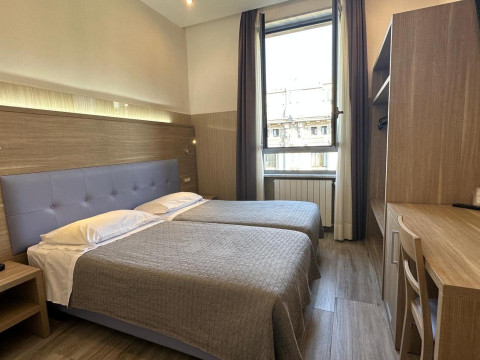 Hotel Midway