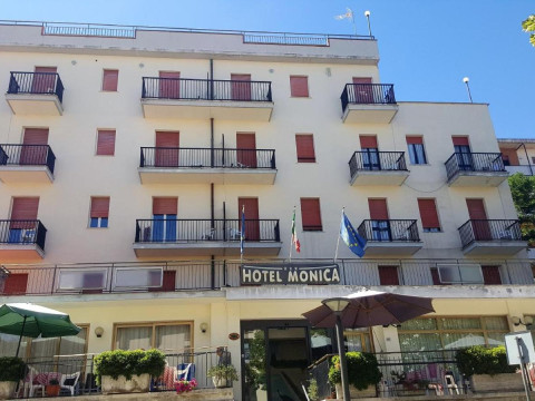 Hotel Monica