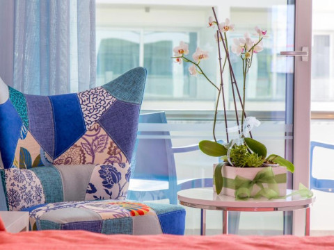 Hotel Nicholas Color