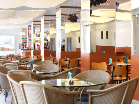 Hotel Oasis Park
