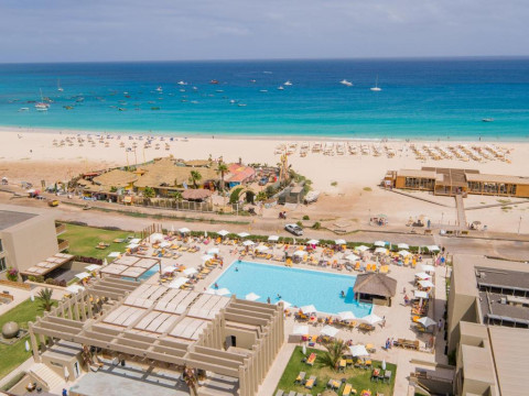 Hotel Oasis Salinas Sea