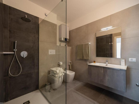 Hotel Oasis White