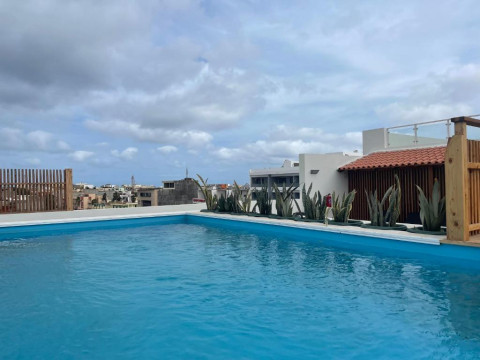 Hotel Oasis White