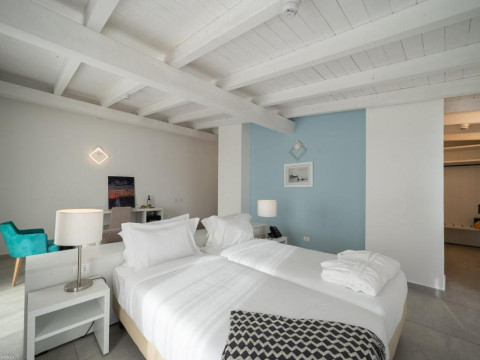 Hotel Oasis White
