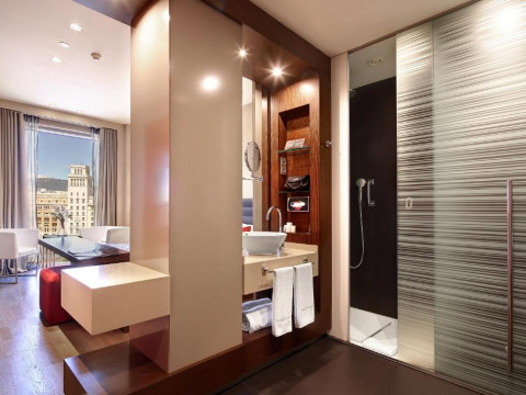 OLIVIA PLAZA HOTEL