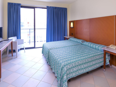 Hotel Port Fiesta Park