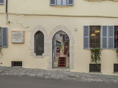 Hotel Porta Marmorea