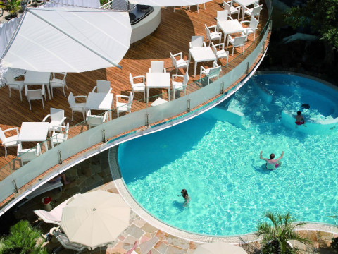 PREMIER SUITES