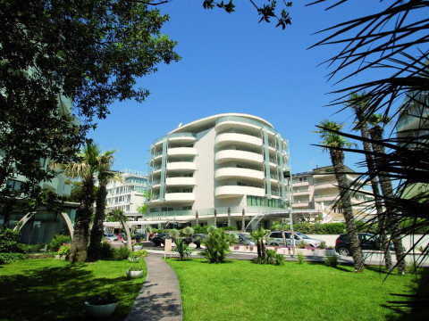 PREMIER SUITES