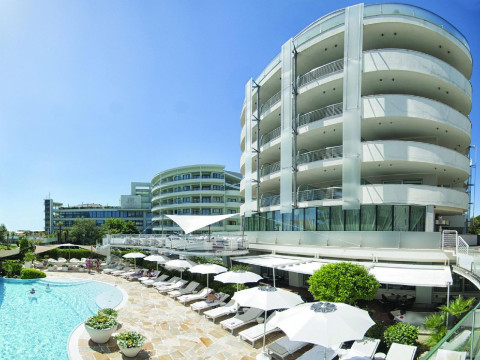 PREMIER SUITES