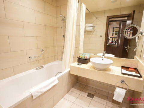 Hotel Ramada by Wyndham Abu Dhabi Downtown