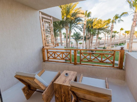 MERAKI RESORT (ADULTS ONLY +16)