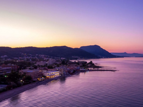 Rossis Beach Hotel