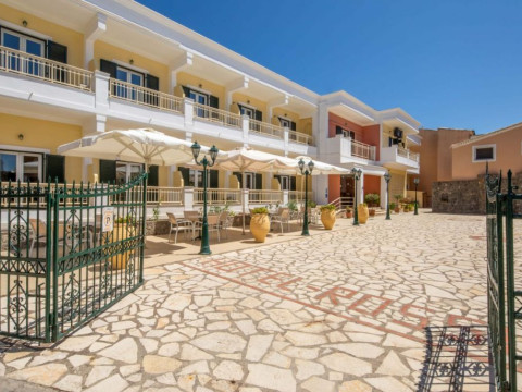 Rossis Beach Hotel