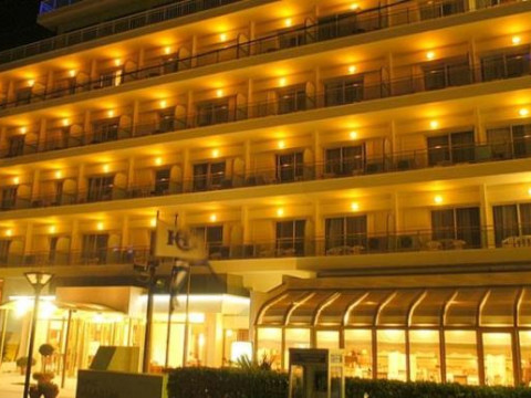 Santa Beach Hotel