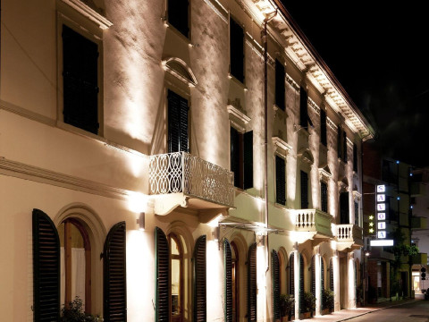 Hotel Savoia E Campana