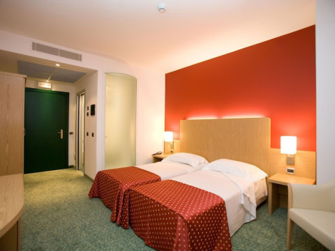Hotel Senator