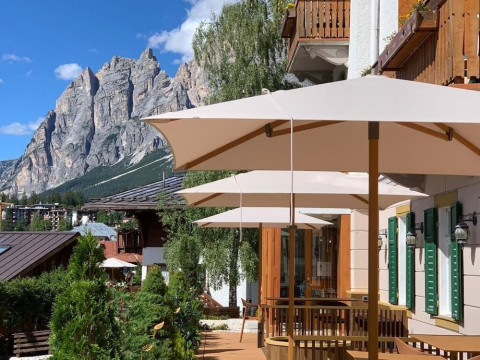 HOTEL SERENA