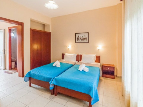 Hotel Sintrivanis
