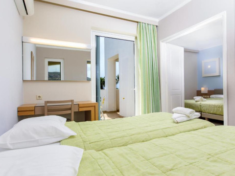 Hotel Sovereign Beach