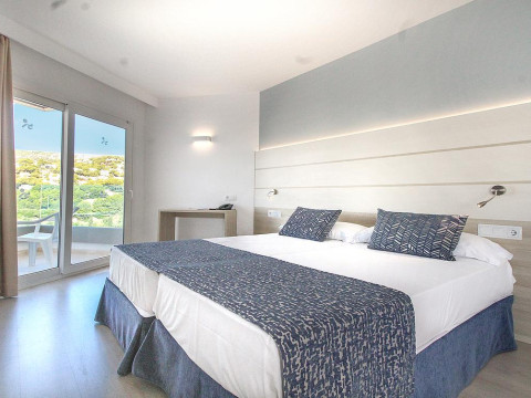 Hotel Tomir Portals Suites