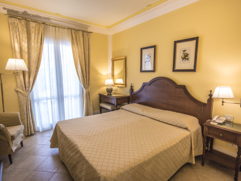 HOTEL VILLA DAPHNE