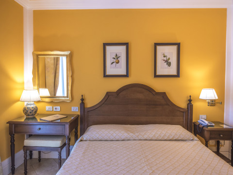 HOTEL VILLA DAPHNE