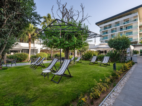 Hotel White City Resort