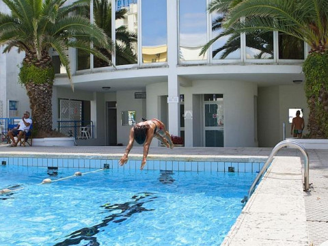 Hr Resort