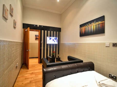 HYDE PARK APARTMENTS