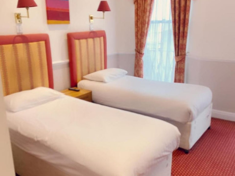 Hyde Park Radnor Hotel