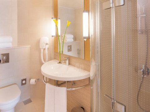 IBIS ONE CENTRAL - WORLD TRADE CENTRE DUBAI