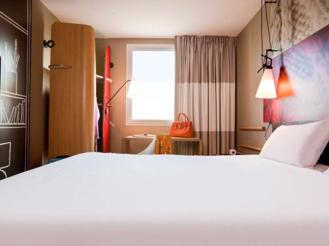 IBIS PARIS PORTE DE CLICHY CENTRE