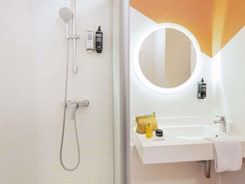 IBIS STYLES TOULON CENTRE PORT