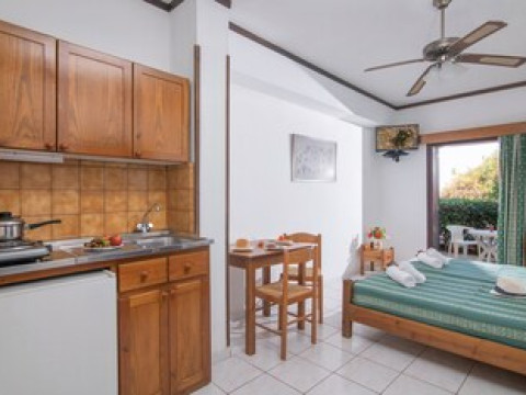 ILIOSTASI BEACH APARTMENTS