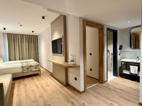 Blue Wave Suite Hotel