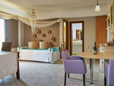 Golden Bay Hotel