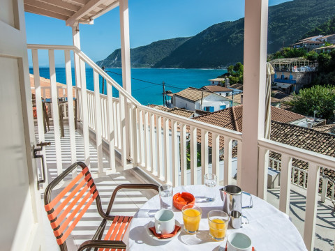 Ionis Hotel
