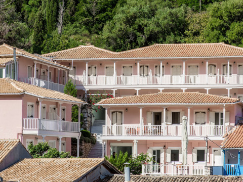 Ionis Hotel