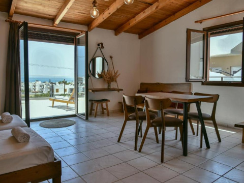 Iraklis Apartments