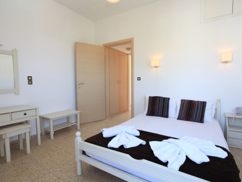 Iraklis Apartments Stalis