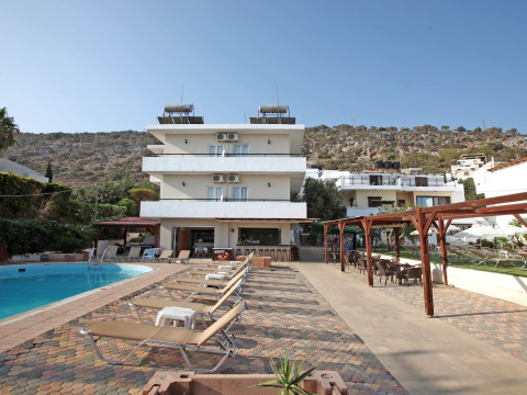 Iraklis Apartments Stalis