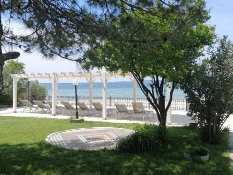 IRIS HOTEL